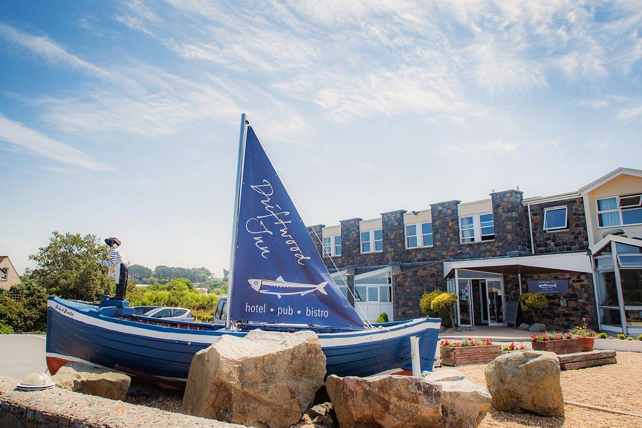 Driftwood Inn Saint Saviour Екстериор снимка