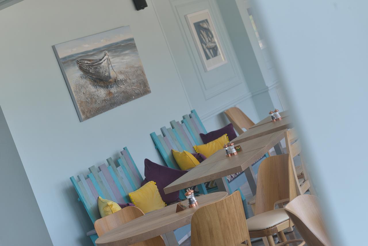 Driftwood Inn Saint Saviour Ресторант снимка