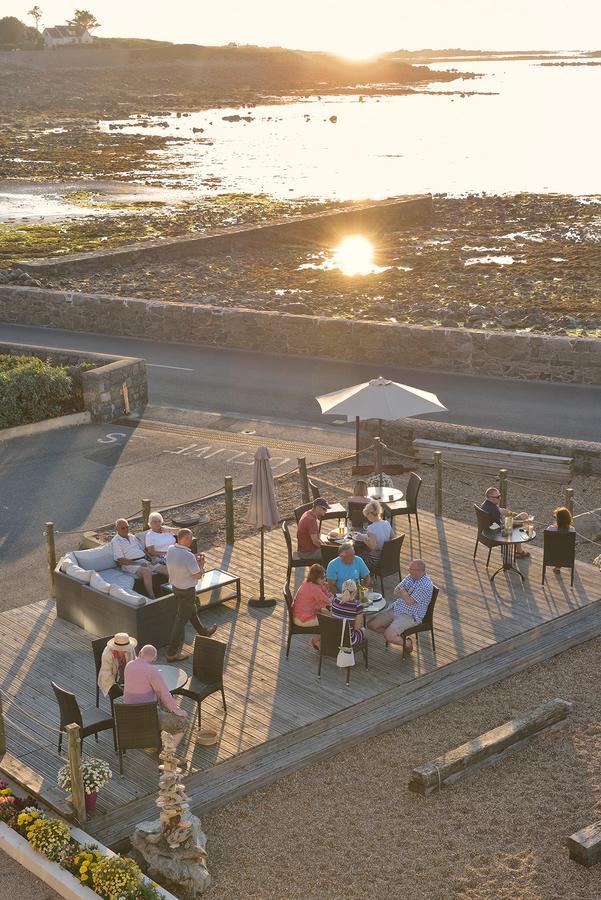 Driftwood Inn Saint Saviour Ресторант снимка