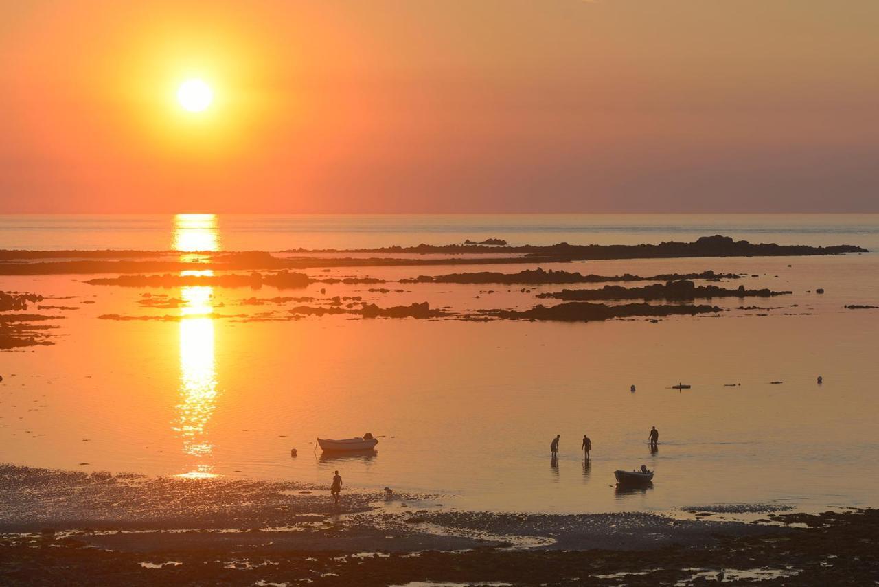 Driftwood Inn Saint Saviour Екстериор снимка